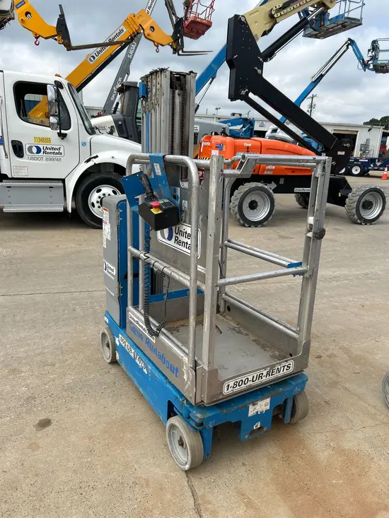 2016 Genie GR-20 Self-Propelled One-Person Lift