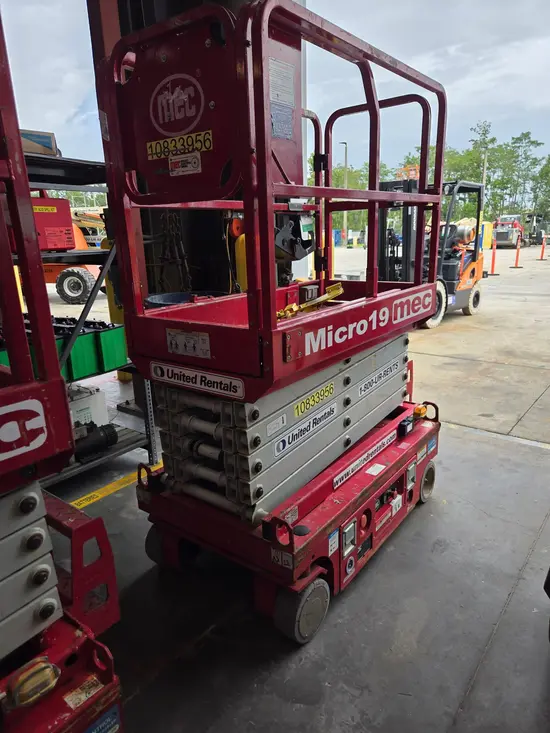 2018 MEC MICRO 19 Scissor Lift