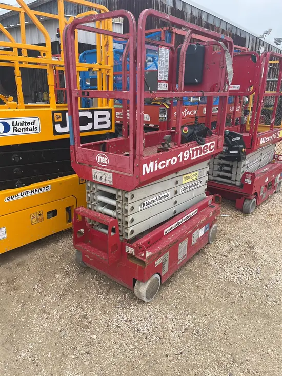 2018 MEC MICRO 19 Scissor Lift
