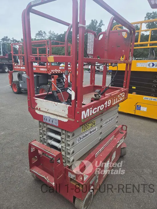 2019 MEC MICRO 19 Scissor Lift