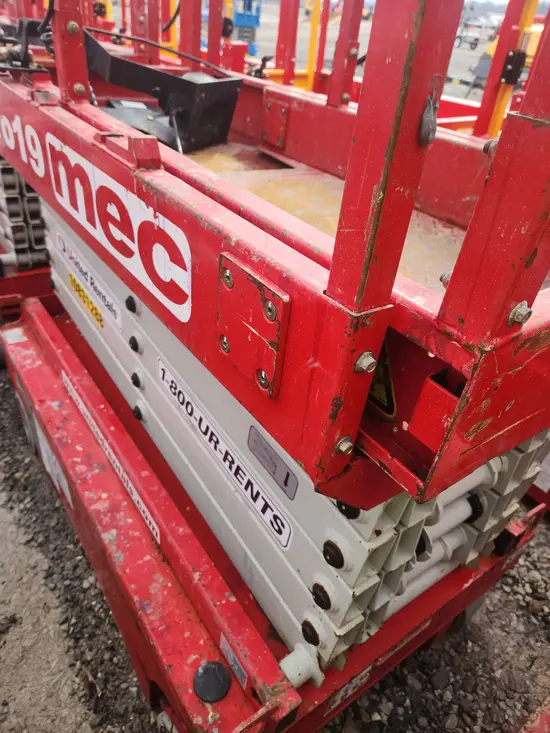 2018 MEC MICRO 19 Scissor Lift