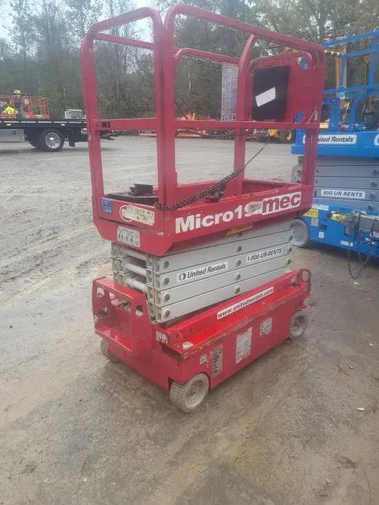 2018 MEC MICRO 19 Scissor Lift