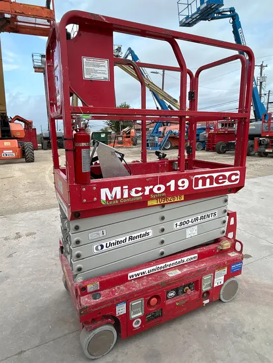 2019 MEC MICRO 19 Scissor Lift