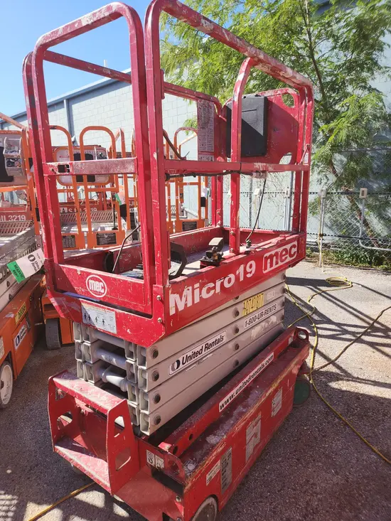 2018 MEC MICRO 19 Scissor Lift
