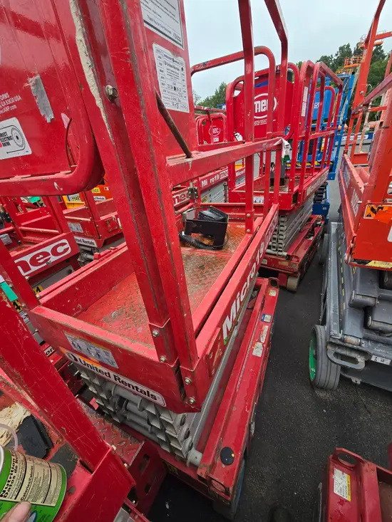 2019 MEC MICRO 19 Scissor Lift