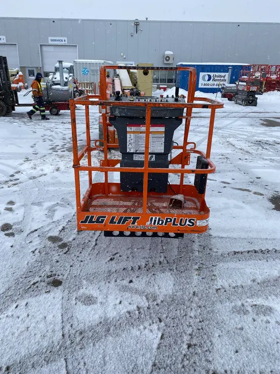 2012 JLG E400AJPN Articulating Boom Lift