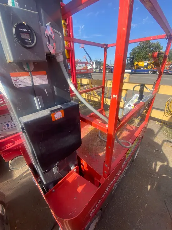 2018 Skyjack SJ12 Self-Propelled One-Person Lift