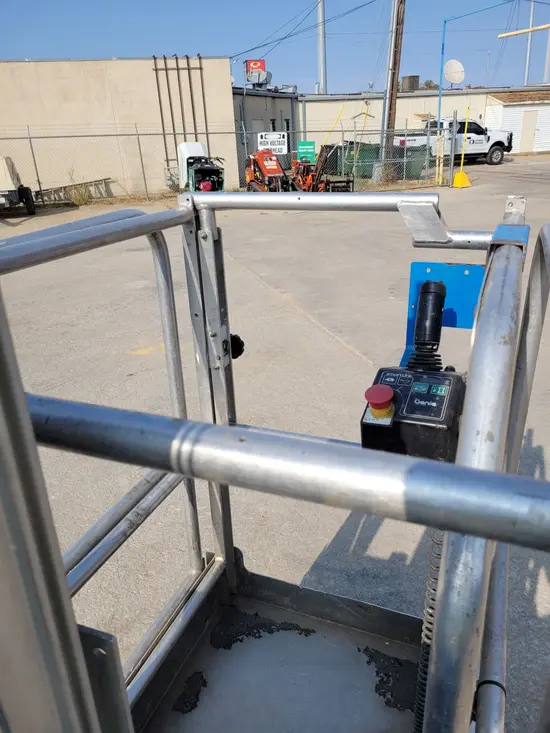 2018 Genie GR-20 Self-Propelled One-Person Lift