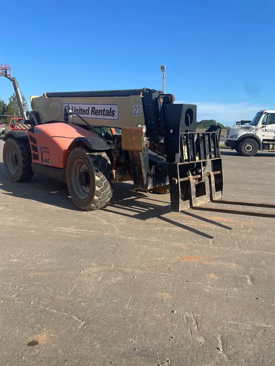 2019 JLG 1055 Forklift