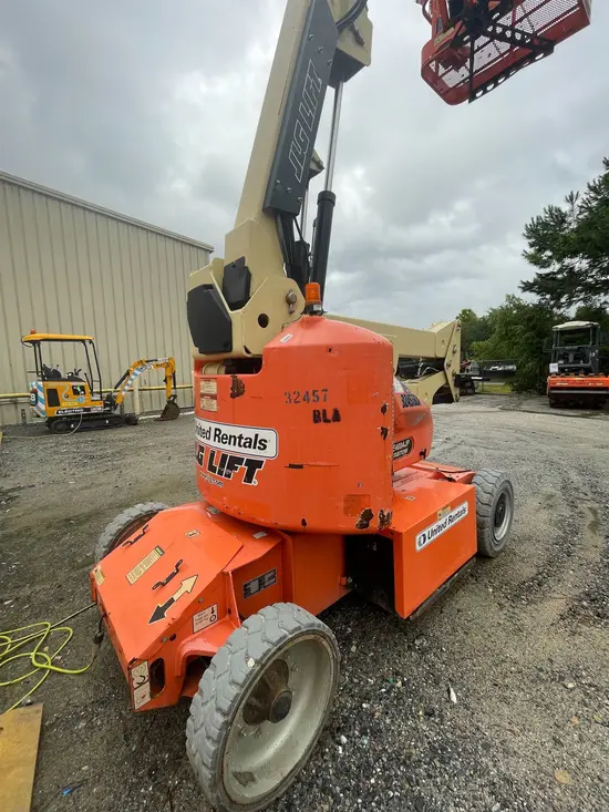 2016 JLG E400AJPN Articulating Boom Lift