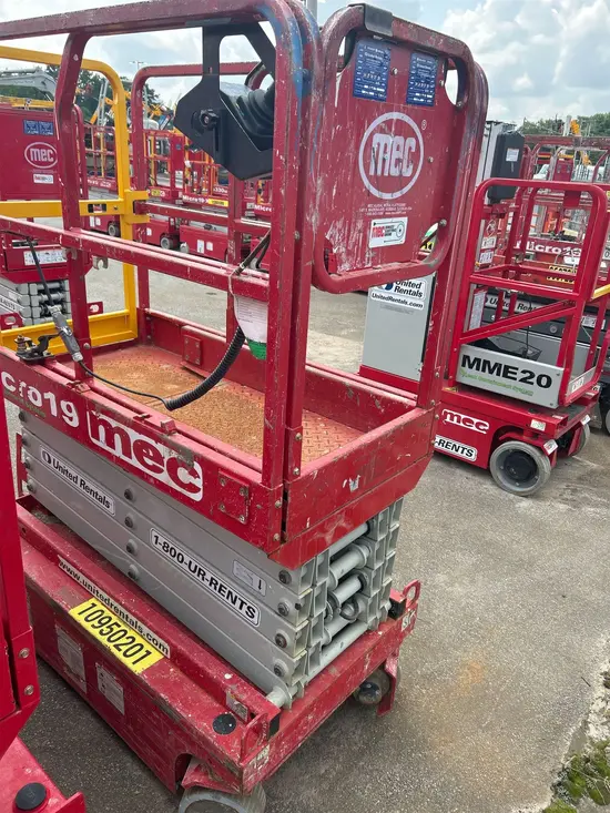 2019 MEC MICRO 19 Scissor Lift