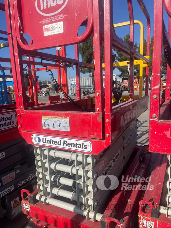 2019 MEC MICRO 19 Scissor Lift