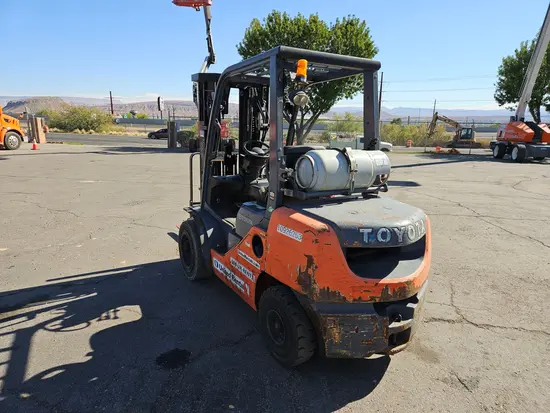 2019 Toyota 8FGU30 Warehouse Forklift