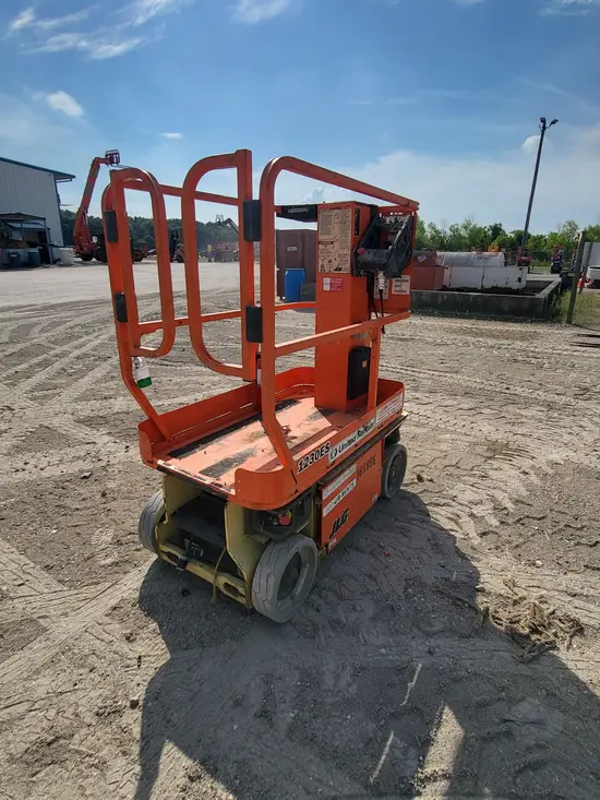 2016 JLG 1230ES Self-Propelled One-Person Lift