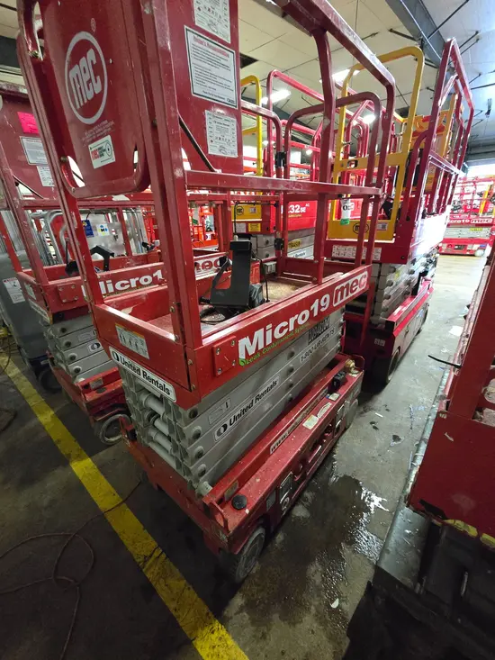 2019 MEC MICRO 19 Scissor Lift