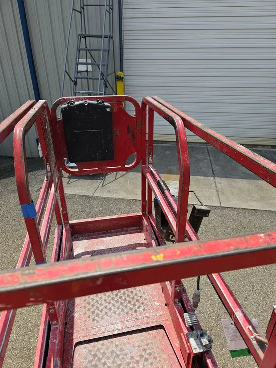 2019 MEC MICRO 19 Scissor Lift