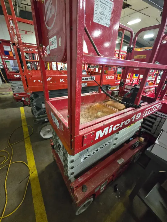 2018 MEC MICRO 19 Scissor Lift