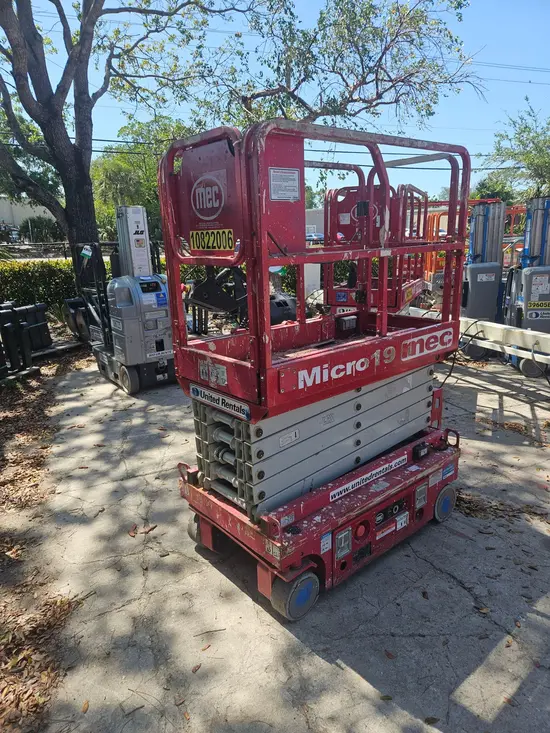 2018 MEC MICRO 19 Scissor Lift