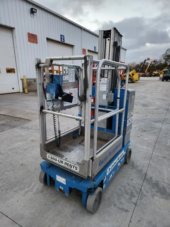 2017 Genie GR-20 Self-Propelled One-Person Lift