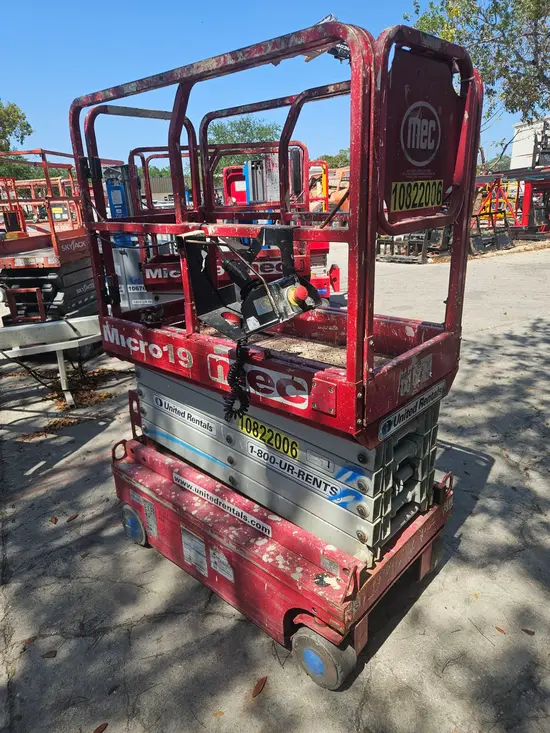 2018 MEC MICRO 19 Scissor Lift