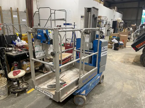 2018 Genie GR-20 Self-Propelled One-Person Lift