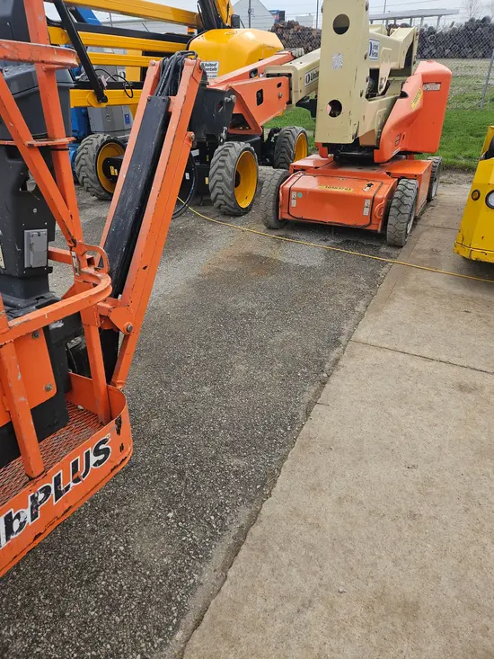 2017 JLG E400AJPN Articulating Boom Lift