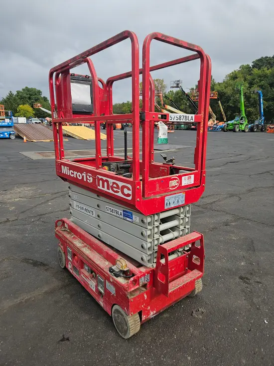 2018 MEC MICRO 19 Scissor Lift