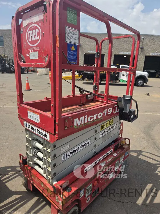 2019 MEC MICRO 19 Scissor Lift