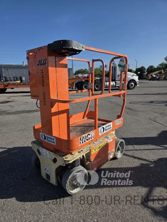 2017 JLG 1230ES Self-Propelled One-Person Lift
