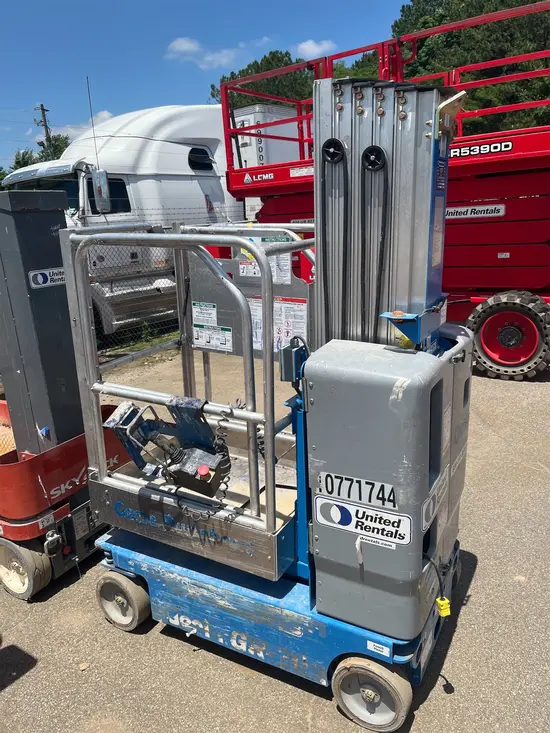 2018 Genie GR-20 Self-Propelled One-Person Lift