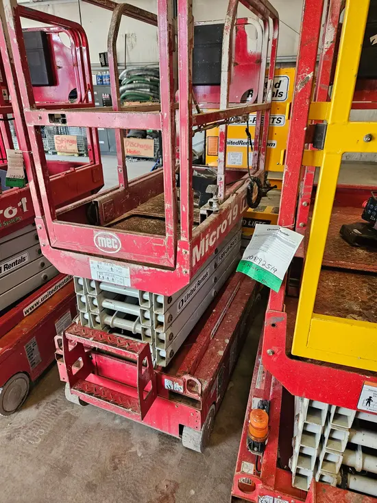 2018 MEC MICRO 19 Scissor Lift