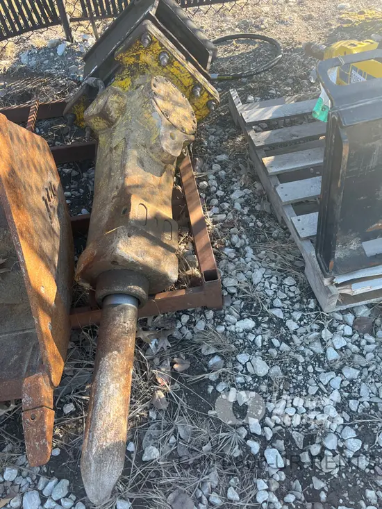 2017 Atlas Copco SB 452 Attachment