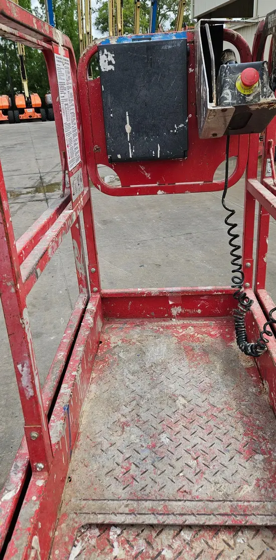 2019 MEC MICRO 19 Scissor Lift