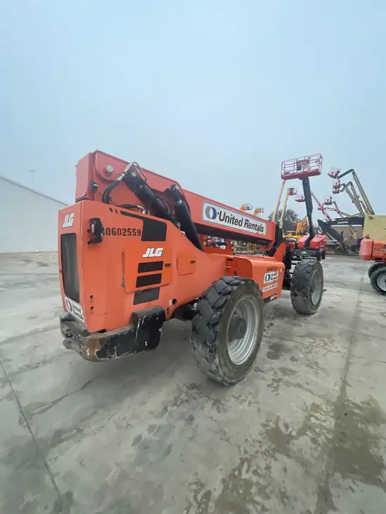 2017 SKYTRAK 8042 Forklift