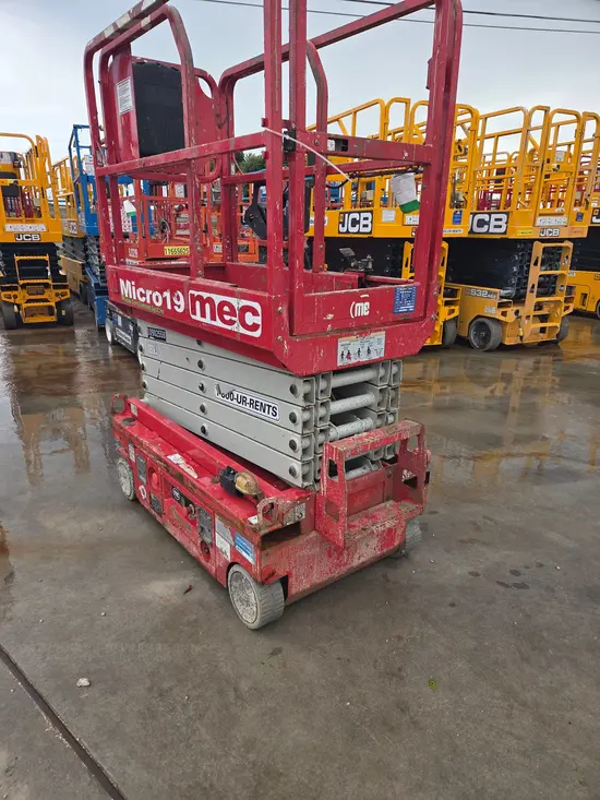 2019 MEC MICRO 19 Scissor Lift