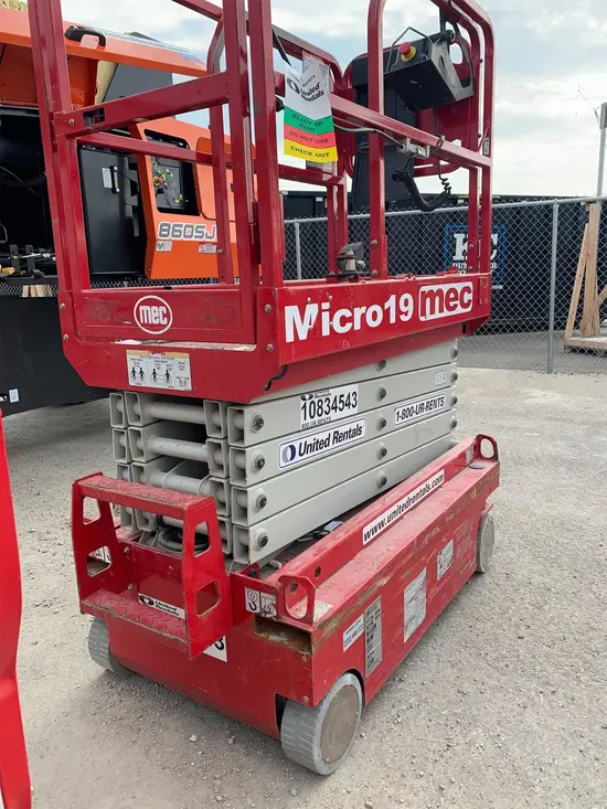 2018 MEC MICRO 19 Scissor Lift