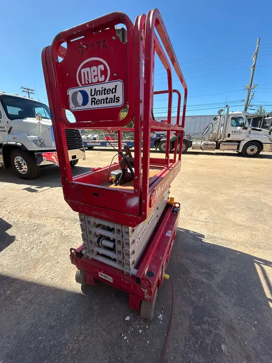 2018 MEC MICRO 19 Scissor Lift