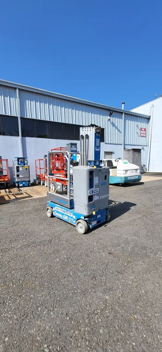 2018 Genie GR-20 Self-Propelled One-Person Lift
