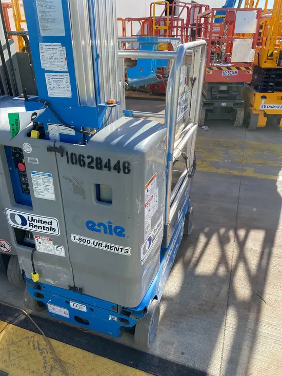 2017 Genie GR-20 Self-Propelled One-Person Lift