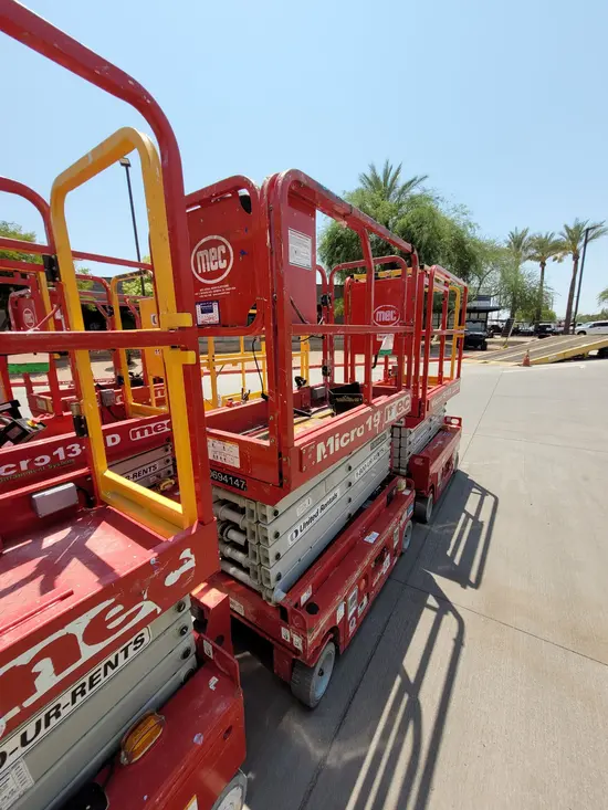 2017 MEC MICRO 19 Scissor Lift