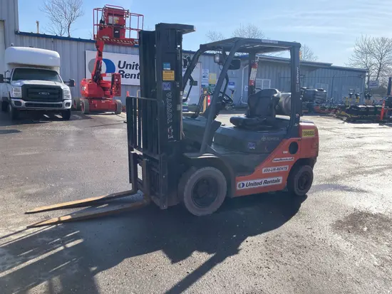 2018 Toyota 8FGU25 Warehouse Forklift