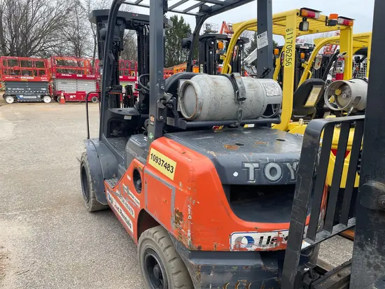 2019 Toyota 8FGU30 Warehouse Forklift