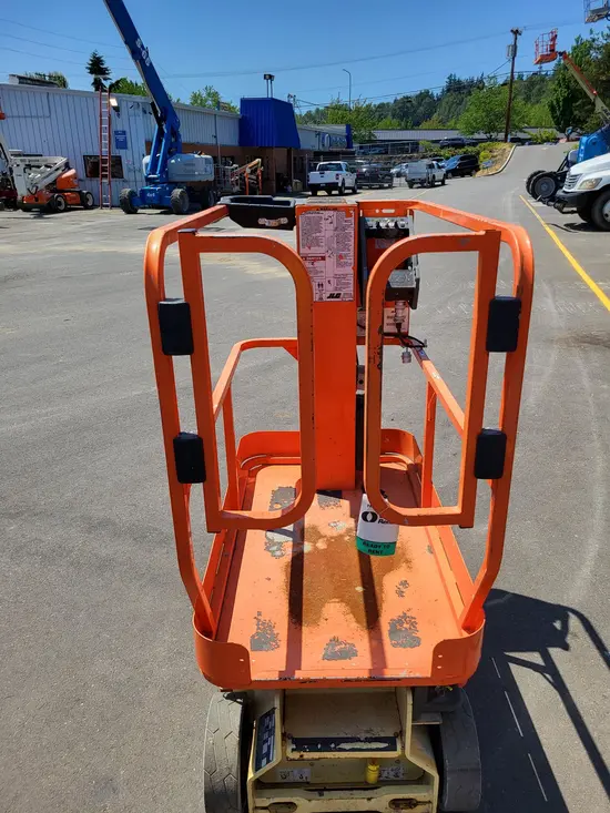 2018 JLG 1230ES Self-Propelled One-Person Lift
