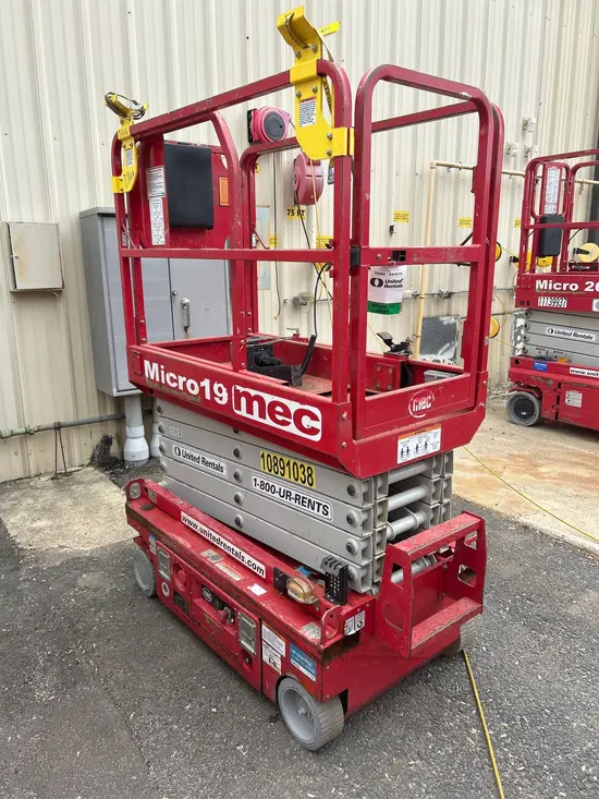 2019 MEC MICRO 19 Scissor Lift