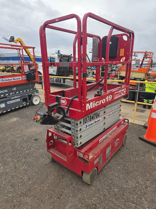 2018 MEC MICRO 19 Scissor Lift