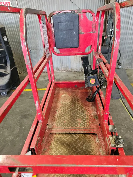 2018 MEC MICRO 19 Scissor Lift
