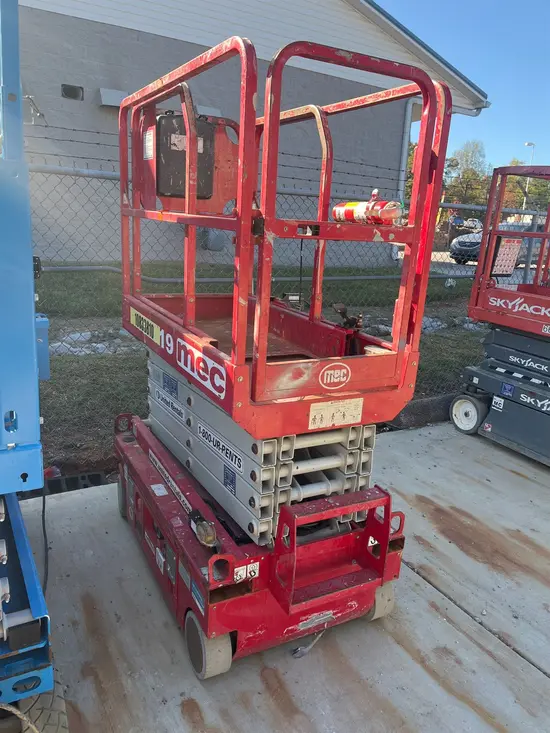 2018 MEC MICRO 19 Scissor Lift
