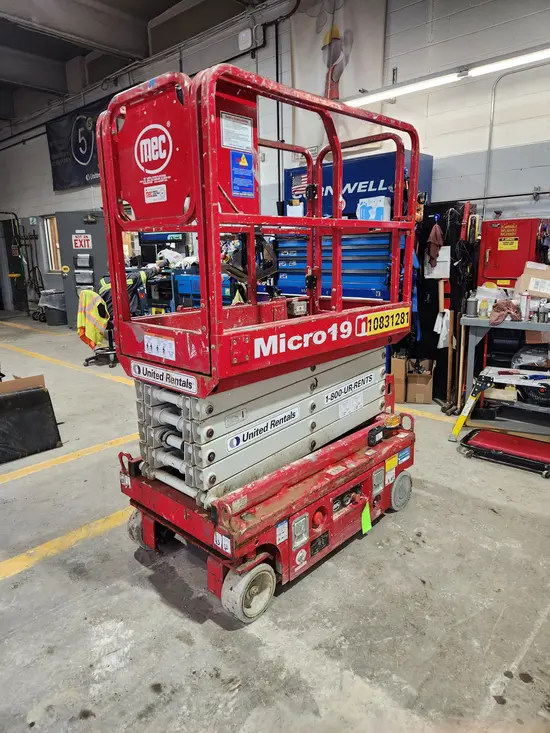2018 MEC MICRO 19 Scissor Lift