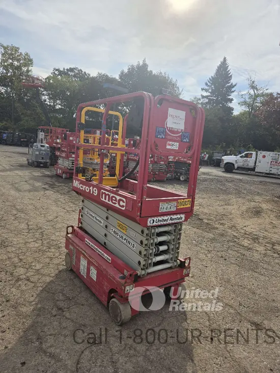 2018 MEC MICRO 19 Scissor Lift