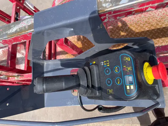 2018 MEC MICRO 19 Scissor Lift